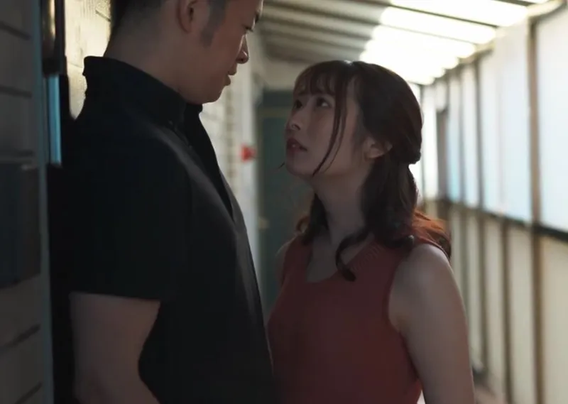 Bà xã mang thai, tôi bị bốc lửa bởi vợ nhà đối diện thường ở nhà một mình