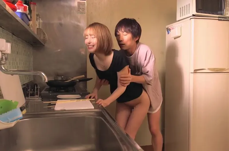 Người yêu của anh trai mất nết về quê chơi rồi nắc với cậu em chồng